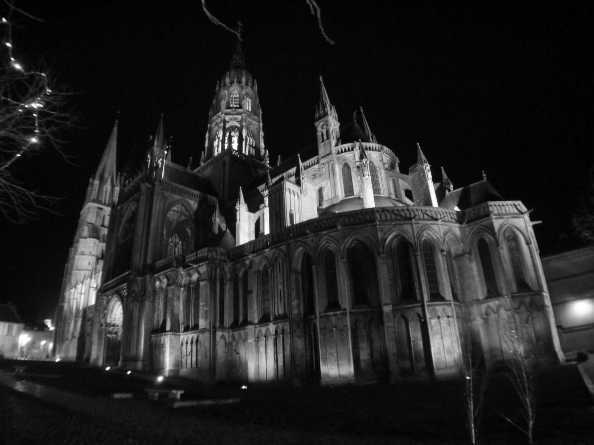 Grand studio centre Bayeux 2 mn à pied cathédrale proche plages du débarquement Exterior foto